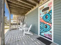 Spacious (multi) Family Home - Walk to Beach and Restaurants - "Cerulean C" - balcón