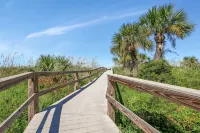 Sun, Sand and Pool : Condo at Savannah, Tybee - 3-Star