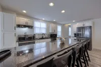 Spacious & Quiet 4 Bd - Large Yard + Fire Pit - Wifi