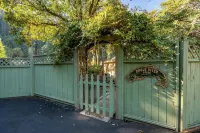 Romantic & private cabin on Rogue River, 1 hr from Crater Lake - Alphydda