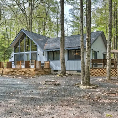 Steps2Lake, BonusLoft, 2 Full Baths, 7Beds, Pool Table, 2 Kayaks, 2 Arcade Games