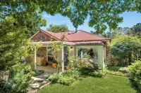European-Inspired Country Home Walking Distance to Bundanoon Village - Wifi