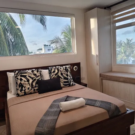Beachfront Penthouse (Kaya II)• Reliable Solar & Full AC