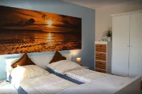 Luxurious FH Near the Dike, Sauna, Fireplace, Garden, Beach Chair (8 Adults & Baby) - WiFi