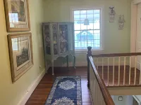 The Manse at Warm Springs - 5 bdrm, pet friendly, 1 mi from Warm Springs Pools 巴斯縣住宿飯店