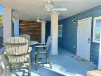 Dogs Welcome! Cute space, fresh out of entire renovation! Steps to beach!