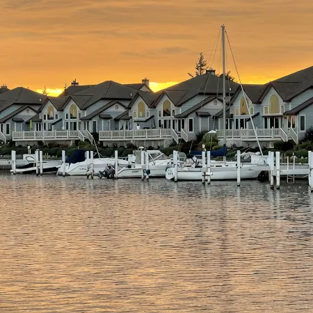 Indoor/Outdoor Pool and Hot Tub, Beautiful Beaches, Perfect for Ski Vacations