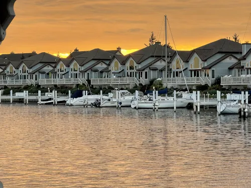 Indoor/Outdoor Pool and Hot Tub, Beautiful Beaches, Perfect for Ski Vacations - 3-Star