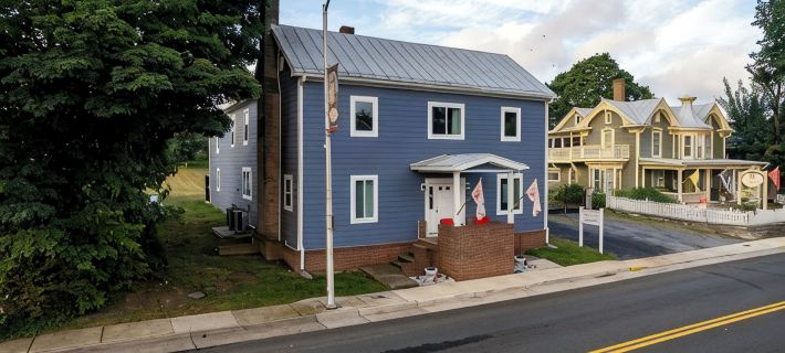 The Sterling- walk to everything Luray has to offer! Chef available Hotels in Luray