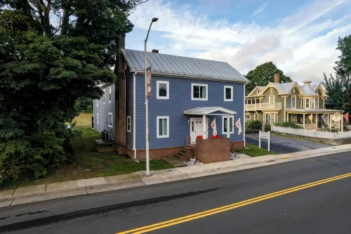 The Sterling- walk to everything Luray has to offer! Chef available