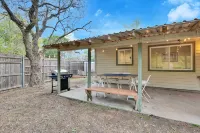 Pool & Gameroom, pet friendly, 10 Minutes from South congress, 20 from Downtown