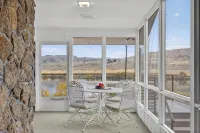 5Br Snake River View Retreat, Hot Tub, Sleeps 13, Steps to River Path. - 3-Star