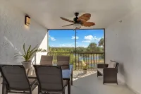 Jupiter Bay Resort Condo, steps to the beach! Comfortably sleeps family of 4!