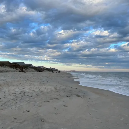 Classic Beach Bungalow in Excellent Location in Carolina Beach with AC, WiFi