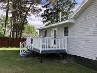 Central located. Includes finished 2 car garage! 1 minute from beach! - Homestays