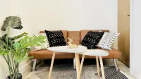 Luxe Modern Ballard Studio: 15 Min to Space Needle - บ้านพักหลังเล็ก