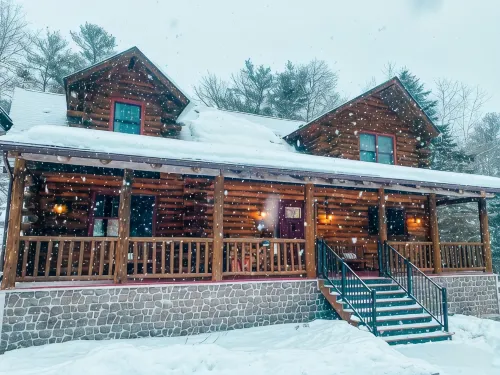 Lodge at Lotus Lake - Chalets