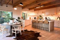 Modern Chalet w/Lakeview + Hot Tub -@TrinityHomeLA 4300+sq ft