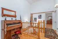 Beautiful Waterfront , four season home on charming Crescent Lake! - 3-Star