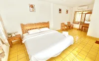The Golden View Resort Suan Phueng