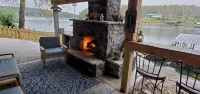 Lake of the Ozarks Spacious Home with Great Dock & Lakeside Bar in No Wake Cove - 4 tähden