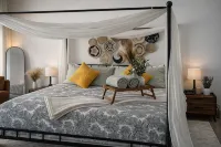 Family Pocono Retreat • Stream • Pool • Firepit • AC • WiFi - Homestays