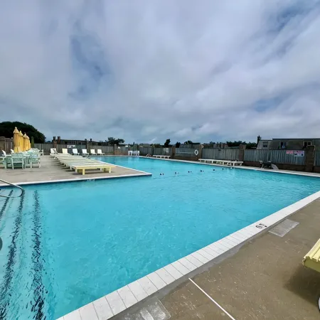 2 BR Kitty Hawk Condo: Heat/AC, WiFi, Pool, Tennis & Pickleball Near Ocean Отели в г. Китти-Хок