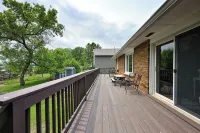 Sandy Shore Lodge- beautiful, private sand beach awaits! - Chalets
