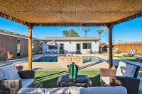 Guesthouse Poolside Suite 700sf 1 BR/2 BA/LR - Private Pools