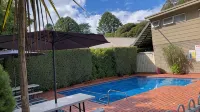 Barrass's John Bright Motor Inn - Pool
