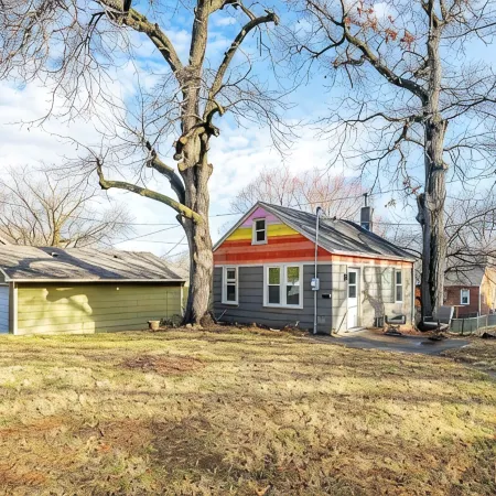 Happy Happy Guest House 1bd/1ba in Quiet yet Popular Neighborhood