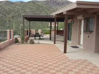 AWESOME Sunsets by the Heated Pool, putting green, hot tub & Tucson Night Lights Hotels in Tanque Verde