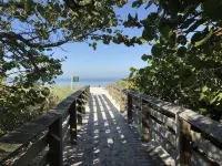 ⭐️WATERFRONT/CANAl⭐️WALK TO BEACH🏖LARGE POOL 🌟BAYVIEW☀️GULF ACCESS - Pools