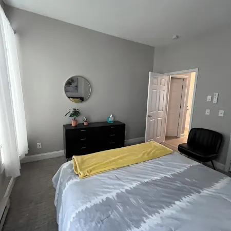 Downtown Dubuque Retreat, Spa Access, Private Deck, One Block to Farmers Market,