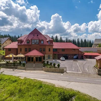 Ski Hotel Hotels near Quadomania