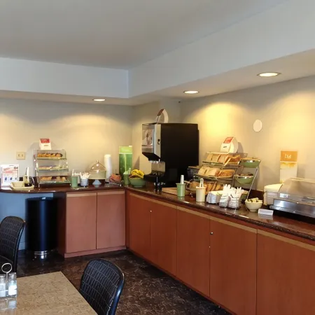 Quality Inn & Suites 5585 Ambler Drive Mississauga Ontario