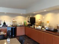 Quality Inn & Suites 5585 Ambler Drive Mississauga Ontario - breakfast