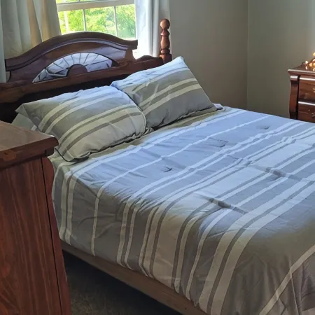 Charming 3-bedroom cabin in Amish country near Shreve Ohio,great birding area! Hotels in Wayne County