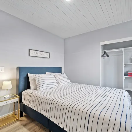 Modern craftsman home close to all Garibaldi has to offer. Dog Friendly!