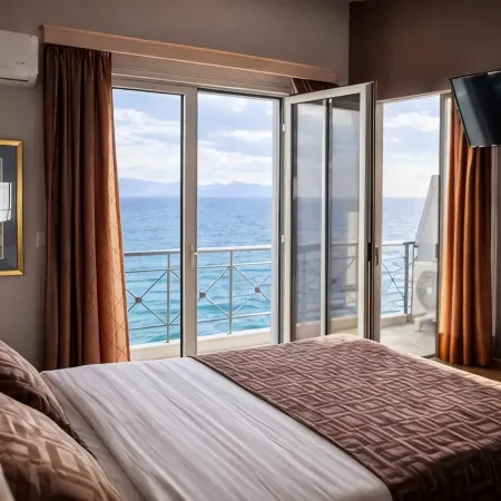 Queens Leriotis Hotel