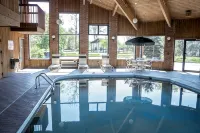 Baymont Inn and Suites by Wyndham Harvard, IL - Pools