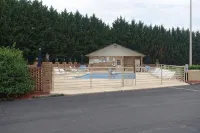 Bryson Inn - Pools