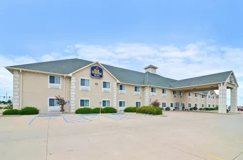Best Western Macomb Inn - parking