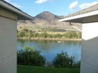 Riverland Inn & Suites - วิว
