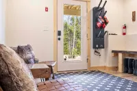 Pointers Den-Fireplace, Arcade, 2 Primary Suites - Chalets