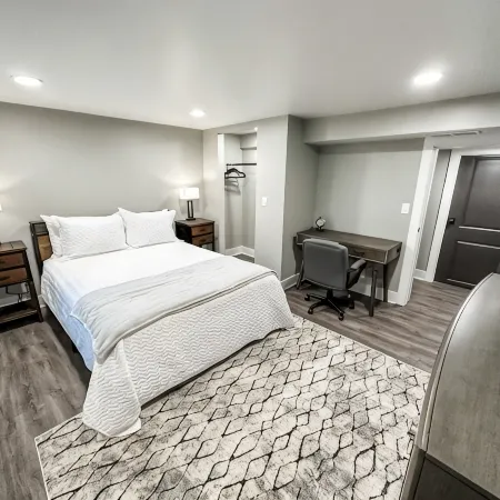 Midtown Oasis - Walkable to Blackstone - Within 5 Minutes of Downtown -Sleeps 12