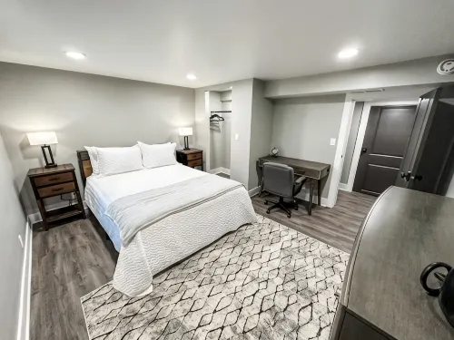 Midtown Oasis - Walkable to Blackstone - Within 5 Minutes of Downtown -Sleeps 12 - 방갈로