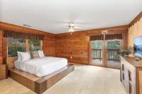No Cleaning Fee ~ Awesome Views~8Beds~Near Restaurants & Sequoia Park