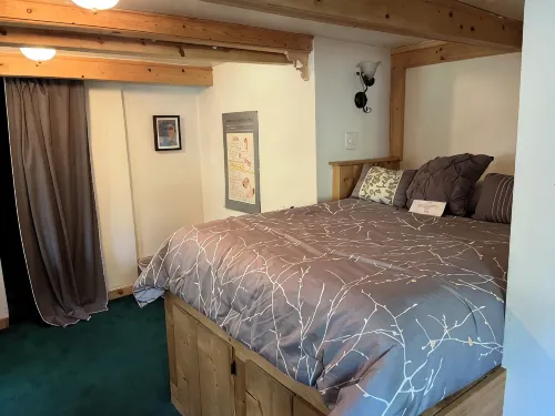 Magic Love Nest - 5 min from village. Stream below.