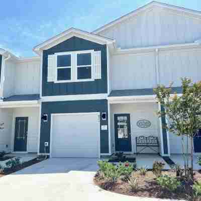 New Construction 3 bed 2.5 bath w/game room - walk to beach Hotel Exterior
